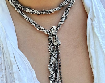 Collar largo vintage con borlas y múltiples cadenas, sin cierre / Joyería llamativa color gris plomo plateada