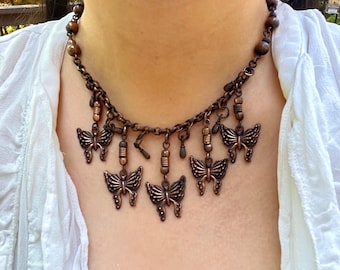 Collar con dije de mariposa vintage, estilo Y2K, acabado patinado, joyería llamativa estilo boho, ligero.