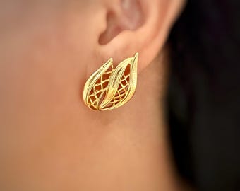Vintage Gold Tone Openwork Leaf Earrings | Textured Filigree Leaf Studs | Nature Inspired Jewelry Lightweight