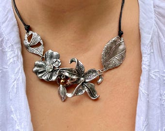 Vintage Silver Tone Floral Statement Necklace | Boho Flower & Leaf Necklace | Artisan Garden Jewelry Lightweight