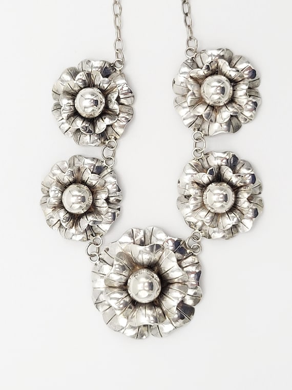 Louis Vuitton BLOOMING SUPPLE NECKLACE – Merit Trends
