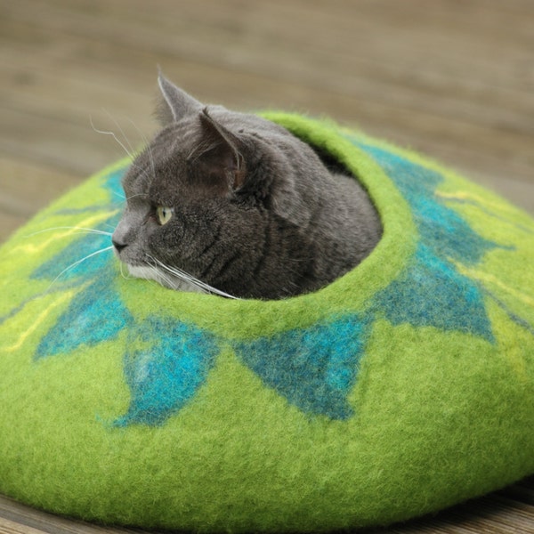 Felted green Cat bed/ cat cave/ cat house/ pet house/ cat basket S-XL