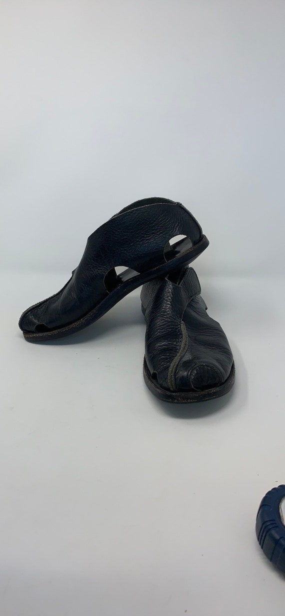 Cydwoq handmade black pebbled leather shoes
