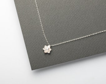 Small Silver Daffodil Pearl Pendant