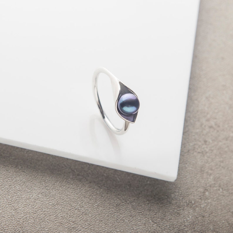 Calla Lily Pearl Ring image 3