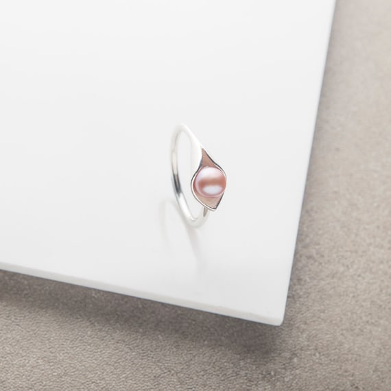 Calla lily pearl best sale ring