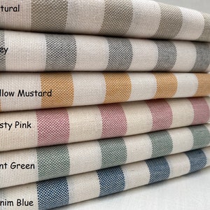 Puede incluir: Un conjunto de seis muestras de tela con rayas blancas y rayas de diferentes colores. Los colores son natural, gris, amarillo mostaza, rosa polvoriento, verde menta y azul denim.