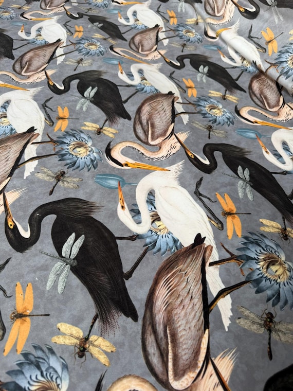 Tissu Velours Héron – Imprimé Oiseaux, Libellules et Nénuphars