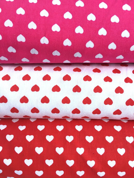100/% Cotton Poplin Fabric Price per metre Ditsy White Love Hearts on Red