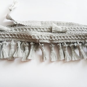 Fringe Tassel Trim Ghirlanda, Bobble Ribbon, Nastro con nappe per tende in tessuto artigianale - qualsiasi lunghezza - GRIGIO ARGENTO