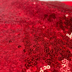 3mm Mini Sequins Tissu Matériau 1 voie extensible 130cm ou 51 de large Paillettes étincelantes Rouge image 3