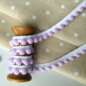 Perla Pom Pom Bobble Trim - PomPoms di alta qualità Mini formato 10 mm - Venduto al metro - LILLA E BIANCO