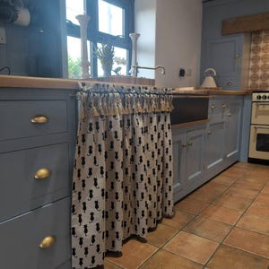 Cortina tapizada con estampado de gatos negros, tela de algodón con aspecto de lino - 140 cm de ancho - lona decorativa con diseño de perros - Negro Crema imagen 6