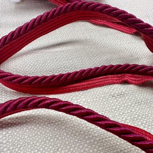 Cordoncino Passamaneria con Bordo – 7 mm – Bordeaux Scuro – Rifinitura Cuscini Tende – Venduto al metro