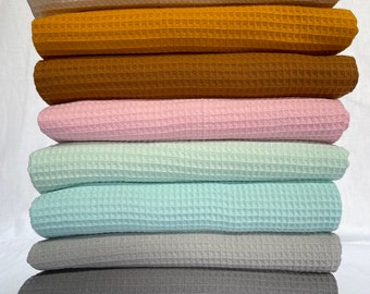 Tissu nid d'abeille en coton piqué gaufré - 150 cm de large écru, crème, rose rose, blanc, bleu, vert menthe, gris, moutarde, ocre foncé