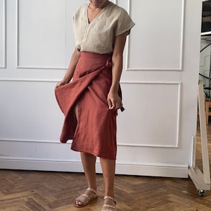 Linen wrap skirt with side tie. A-line skirt image 1