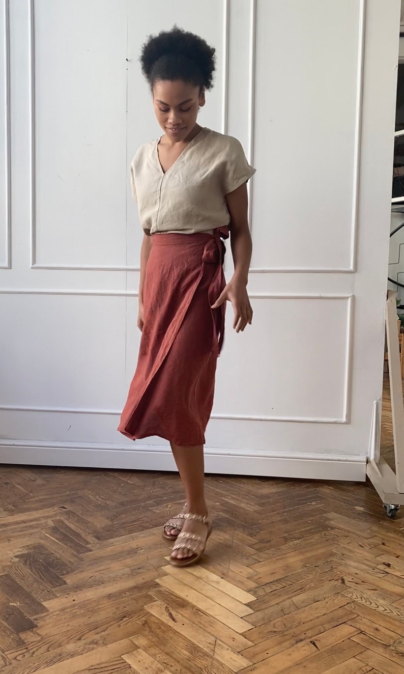 Linen wrap skirt with side tie. A-line skirt image 3