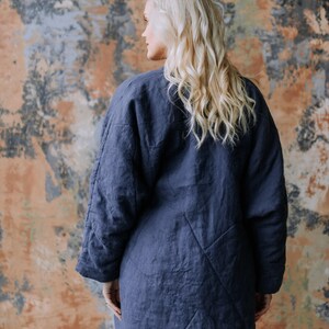 Gesteppte Leinen-Winterjacke: Warmer Damenmantel mit Gürtel Bild 9