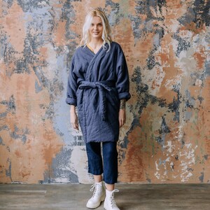 Gesteppte Leinen-Winterjacke: Warmer Damenmantel mit Gürtel Bild 7