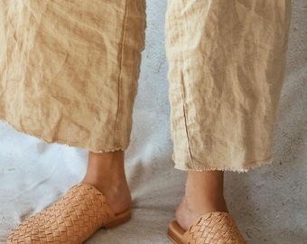 Handgjorda linnebyxor i gaucho-modell: Culottes med avslappnad passform och råa kanter