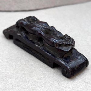 Fibbia per cintura/portafascia vintage cinese in pietra dura o giada con drago intagliato/grande 95 mm