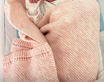 Hand-Knitted Baby Blanket – Soft Pink, European Style