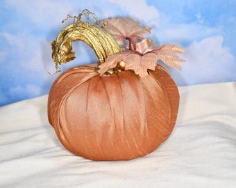 Calabaza de diseño: tallo con pan de oro, hojas de seda dorada - Decoración otoñal para bodas