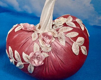 Calabaza de terciopelo de seda: Diseño artesanal, vestuario de películas recuperado para bodas, decoración del hogar, centro de mesa.