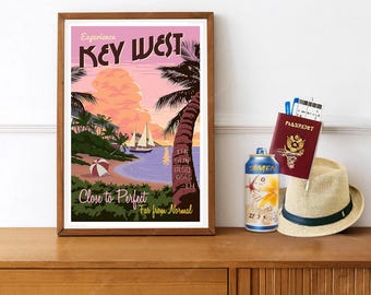 Peut inclure: Une affiche de voyage encadrée représentant un coucher de soleil à Key West avec des palmiers, un voilier et le texte Experience Key West, Close to Perfect, Far from Normal, et The Sun Also Rises, Eh. À côté se trouvent une canette, un passeport et un chapeau de paille.