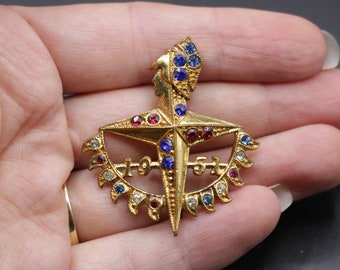 Vintage 1950s 1951 gilt metal rhinestone Festival of Britain Commemorative brooch