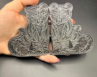 Unusual novelty cat or tiger huge belt buckle vintage 1980s