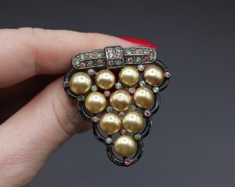 Vintage antique c 1930s 1940s art deco American New England Glass Works high end glass rhinestone enamel faux pearl dress clip