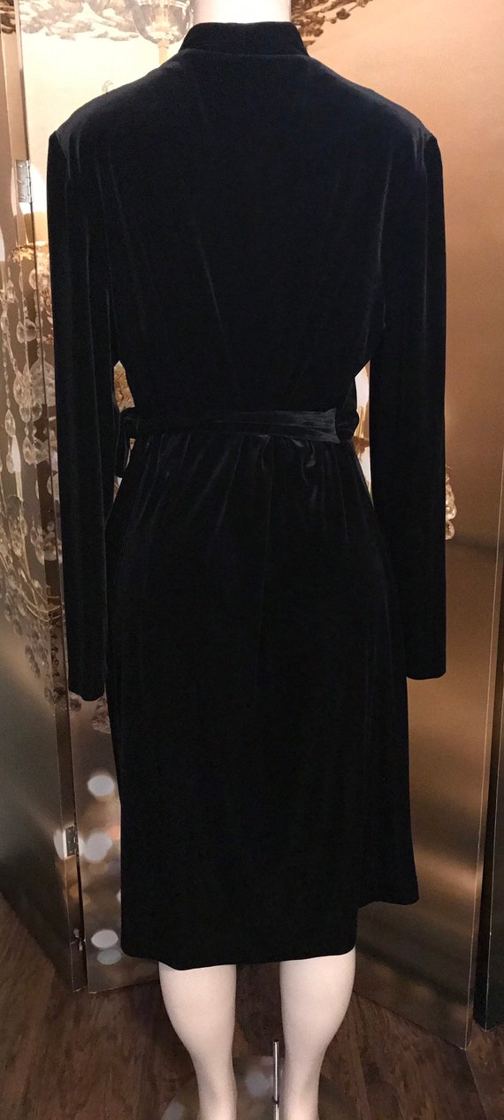 Beauiful Black velvet dress - image 9