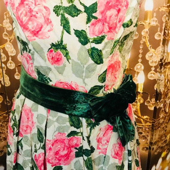 Gorgeous true vintage floral dress - image 4