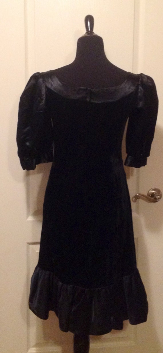Black Velvet  Dress With Satin Puff Sleeves And S… - image 3