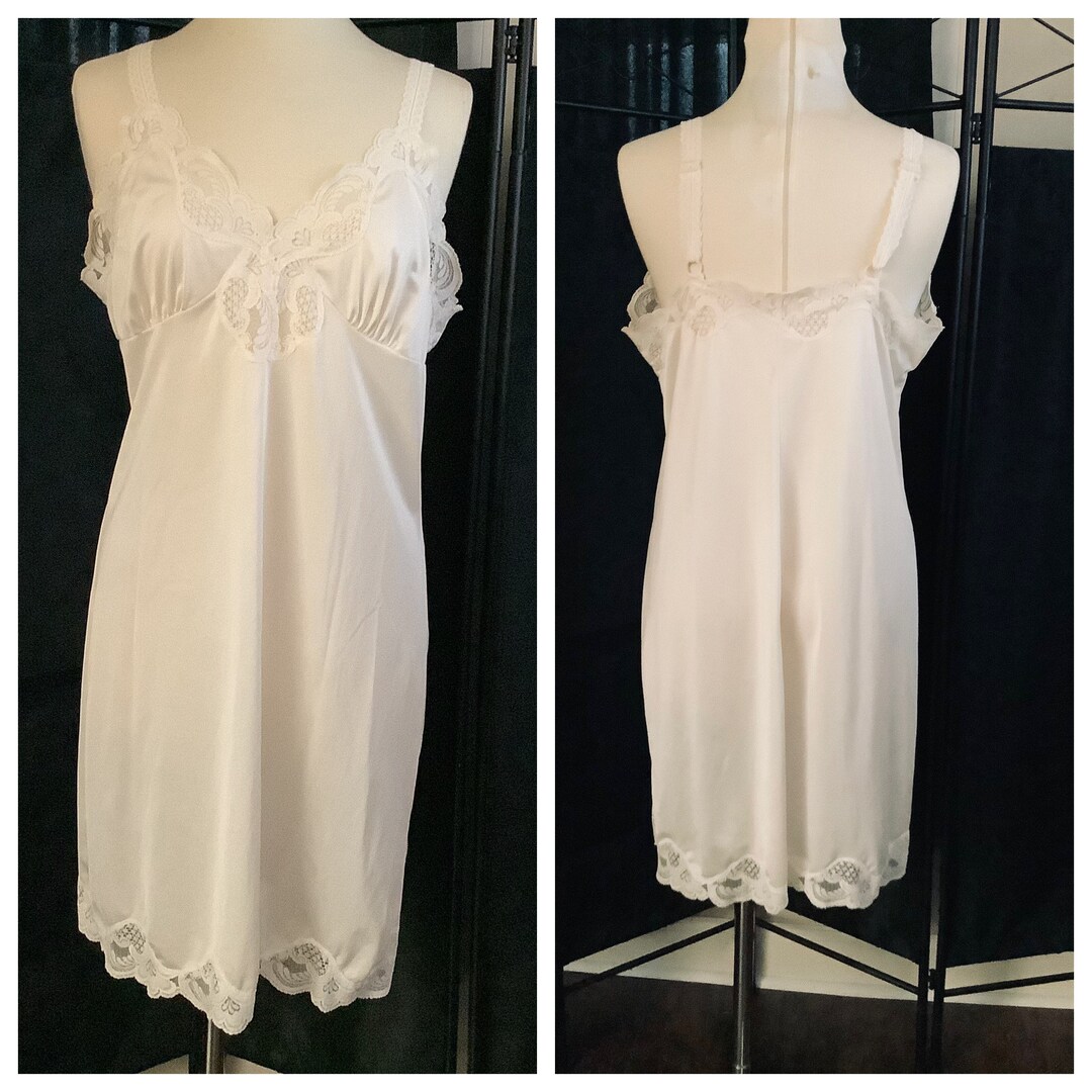 1960s Marshall Fields 28 Shop Cream Slip with Detailed Lace Trim