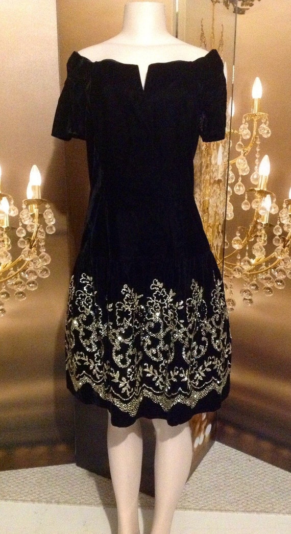 Lovely Black Velvet Dress with Gold Sequence At B… - image 10