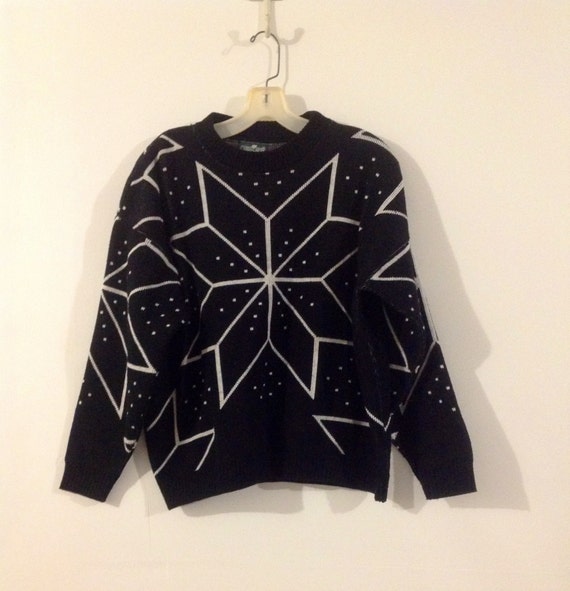 Black And White Winter Sweater With Larger Snowfla