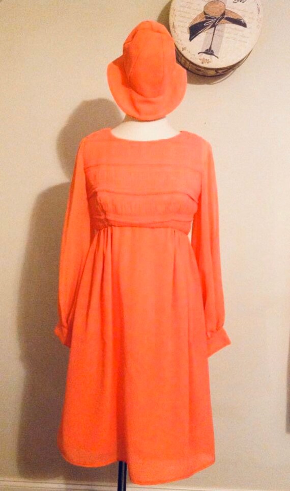 Vintage Pretty in Peach/Orange Dress And Hat - image 2