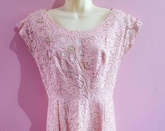 Vintage 1950s Pastel Peach Pink Lace Embroidered Pearl Sequin Embellished Wiggle Fitted Shift Dress Midi Length Beaded Wedding 14