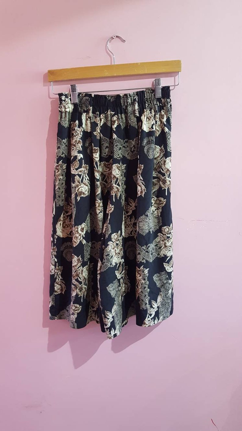 Vintage 1990s Floral Rose Lace Print Paisley High Waisted Culottes Shorts Skirt Skort Brown Grey Black Small 8-10