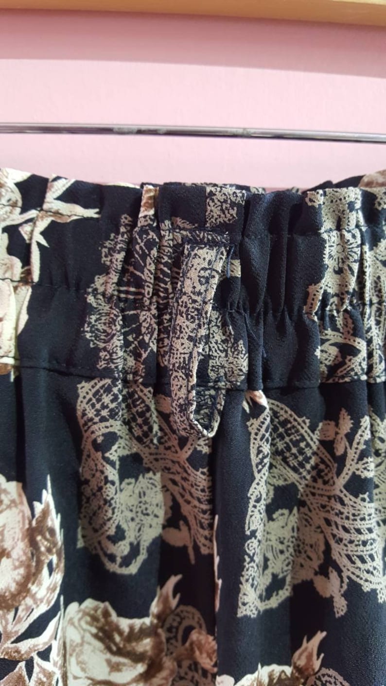 Vintage 1990s Floral Rose Lace Print Paisley High Waisted Culottes Shorts Skirt Skort Brown Grey Black Small 8-10