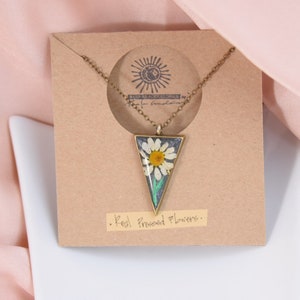 Gold and crystals real white daisy resin and hand-painted necklace -