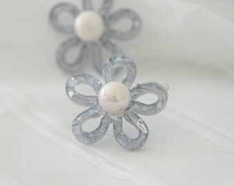 Sparkle flower resin earrings, light weight earrings •gifts under 20•