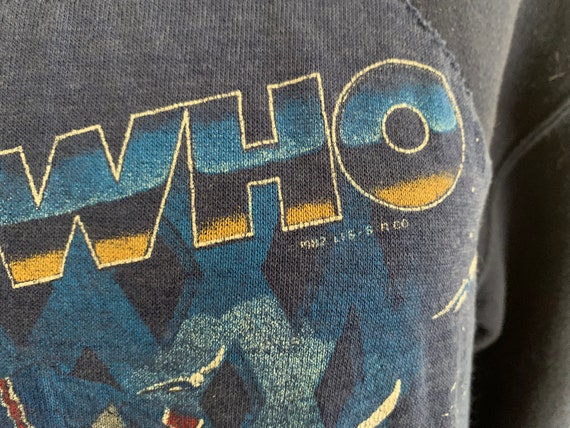 80's Who Sweatshirt / Distressed T-shirt / Medium… - image 4