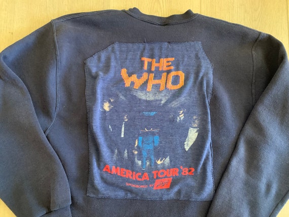 80's Who Sweatshirt / Distressed T-shirt / Medium… - image 10