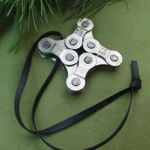 Bicycle Chain Ornament: 4-Point Star (St. Brigid's Cross)