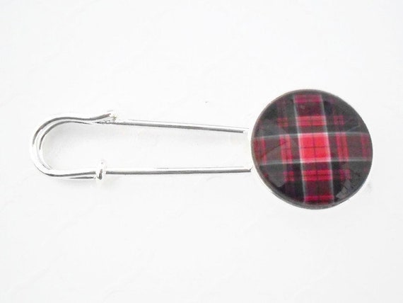 Plaid Pattern Kilt Pin in Red and 