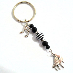 Music Keychain with Grand Piano Charm and Musical Note in Black and White, Beaded Instrument Key Chain for Musicians and Band Members, Gifts