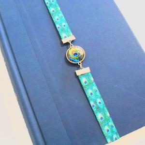 Peacock Book Band Bookmark in Silver Tone, Feathers in Blue and Green Stretch Elastic Ribbon, Stretchy Wraparound Bookmarker, Reading Gifts